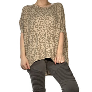 Andrée BY UNIT cheetah print knit shirt in pastel pink and cream